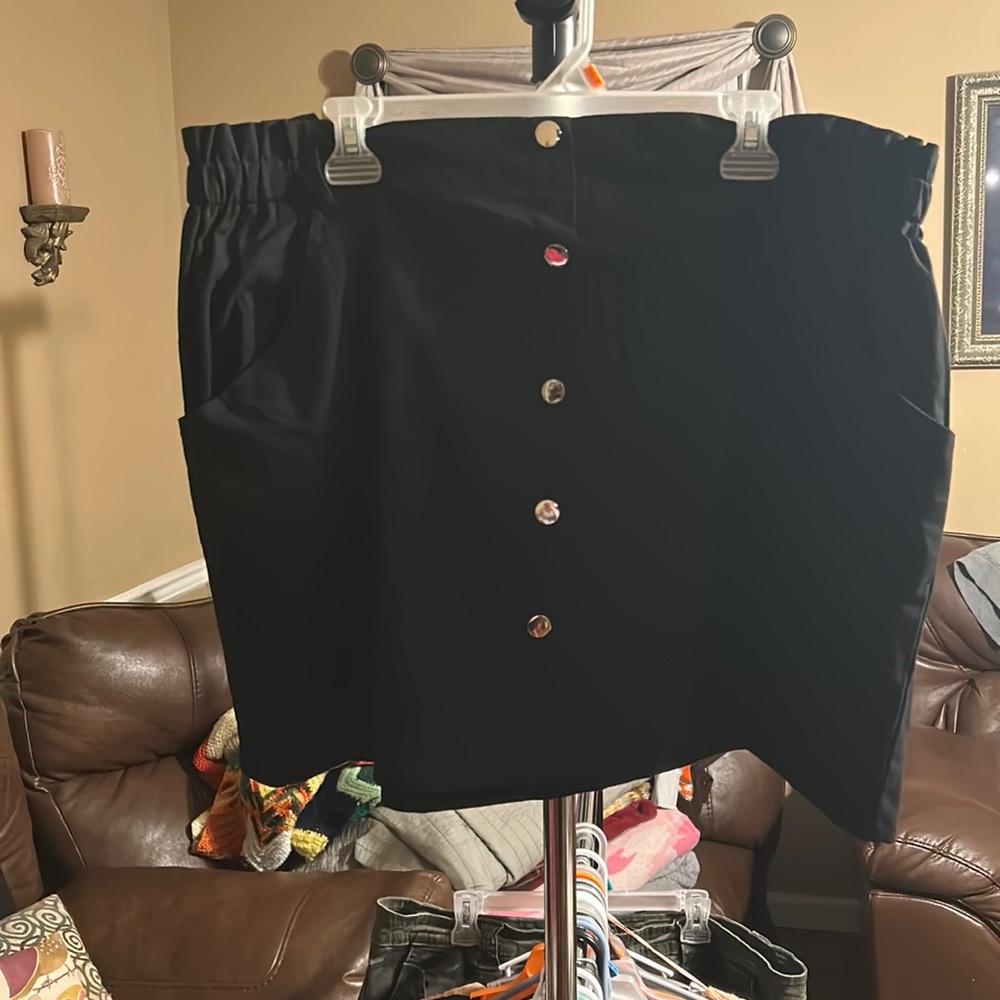 Women’s plus size skirt, size 4 XL